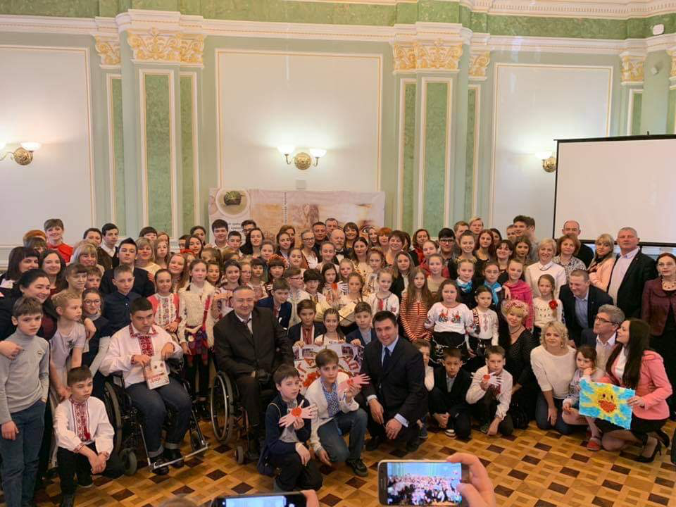 Презентація III етапу міжнародного соціального проекту «Книга Добра» (VECTOR NEWS)