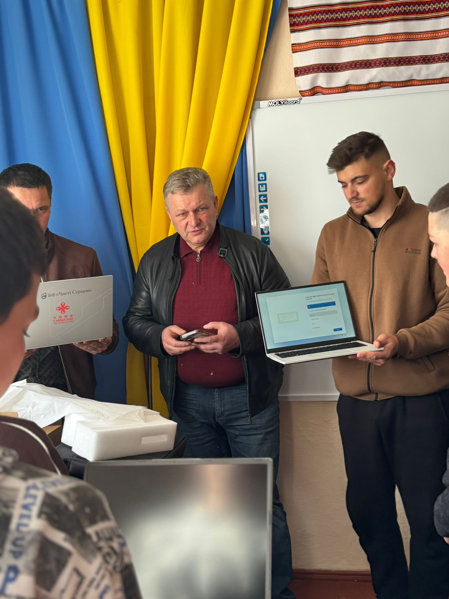 7 ноутбуків для майбутнього: підтримка освіти від фонду «Чисті серцем»